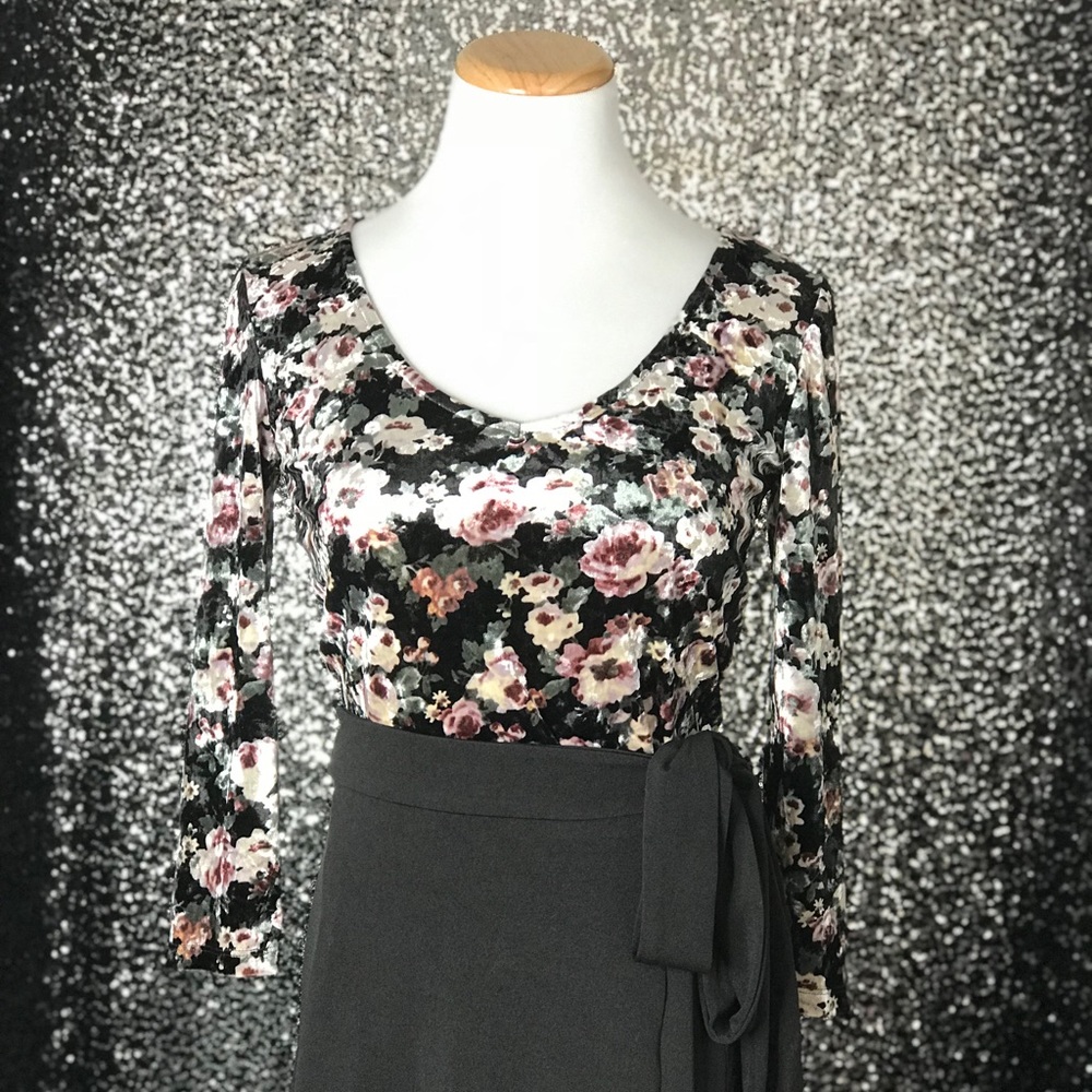 Forever 21 Velvet Floral Long Sleeve Crop Top